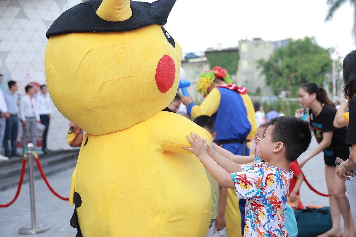 Pikachu – nhận vật hoạt hình nổi tiếng Nhật Bản đón chào các em nhỏ